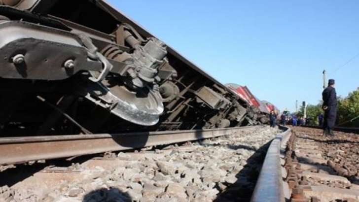 Tren deraiat